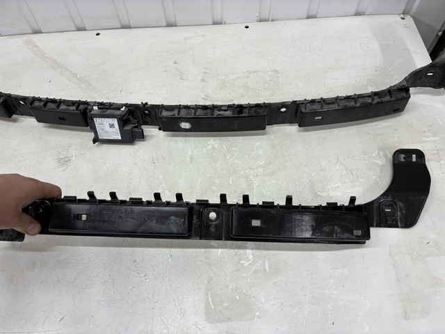 Кронштейн бампера заднего, центральный 175709600D TESLA