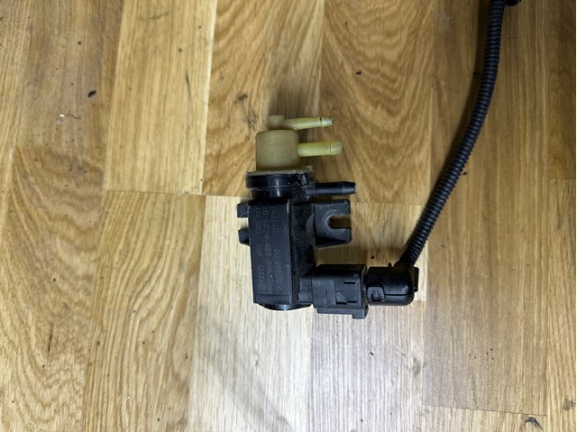 Клапан соленоид регулирования заслонки EGR 1K0906627A VAG