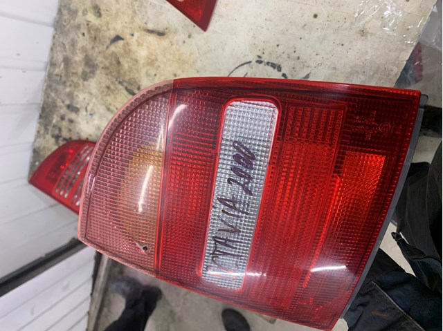 Задний правый стоп 1U6945112 VAG