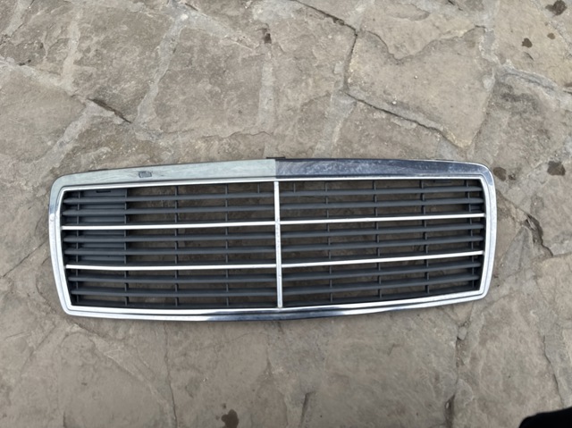 Облицовка радиатора 2028880323 MERCEDES
