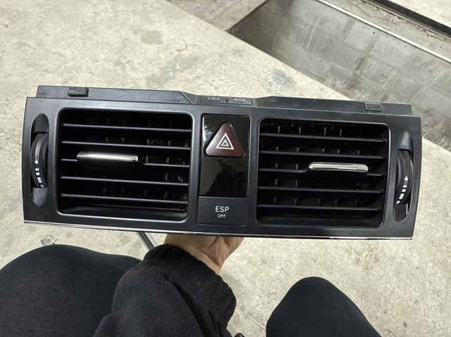 Кнопка аварийной сигнализации 2048706558 MERCEDES