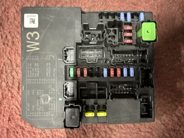 Монжатный блок реле 284B73NE3A NISSAN