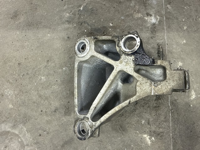 Опора подвесного подшипника передней полуоси 397743031R RENAULT