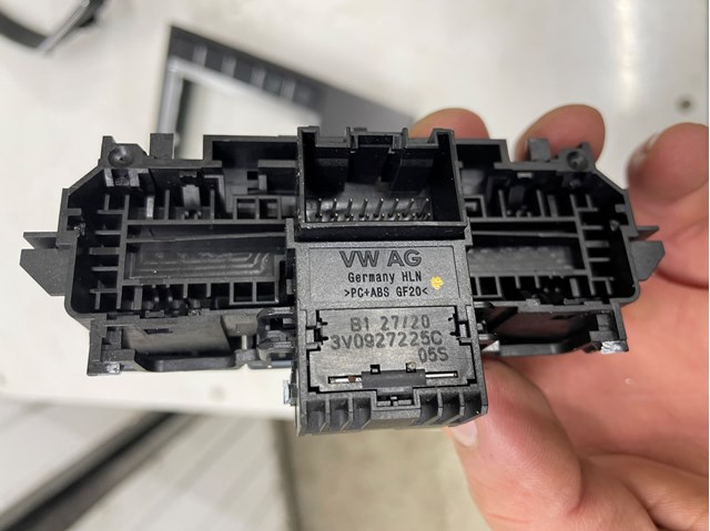 3V0927225C VAG купить в Львов