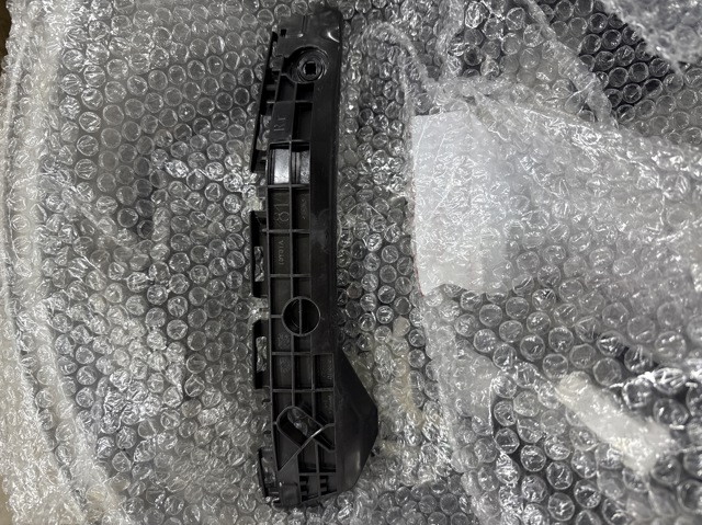Кронштейн бампера заднего, левый 525760D262 TOYOTA