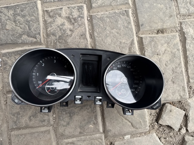 Приборная доска 5K0920870C VAG