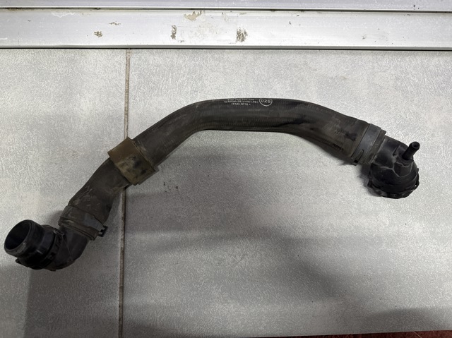 Патрубок системы охлаждения 5Q0122101CM VAG