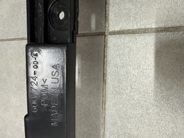 600772400E TESLA Кронштейн бампера заднего центральный купить в Николаев