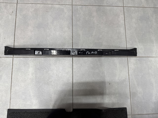 Кронштейн бампера заднего, центральный 600772400E TESLA