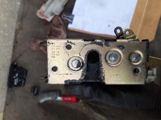 Замок передней левой двери 6387200435 MERCEDES