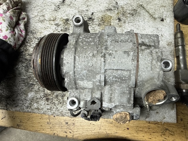 Компрессор кондиционера 64526987862 BMW