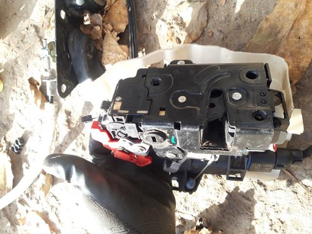 Замок задней правой двери  7L0839016D VAG