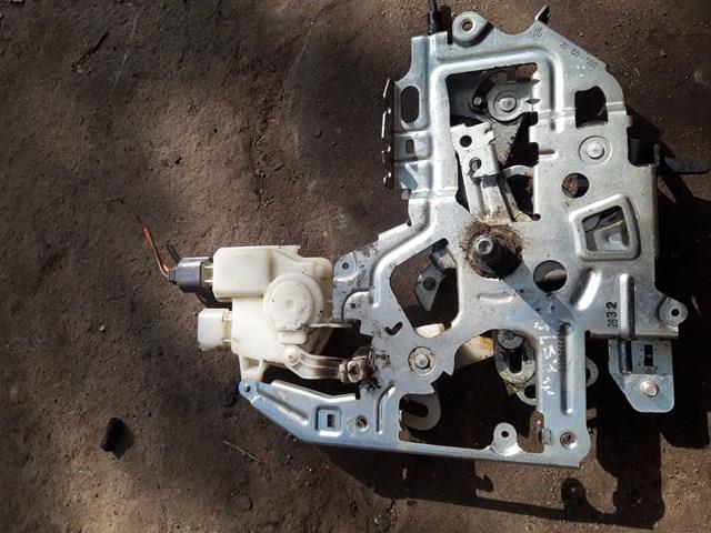 8200766631 Renault (RVI) замок двери боковой сдвижной правой