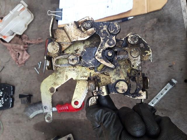 9017301335 MERCEDES Замок двери боковой сдвижной правой купить в Чернигов