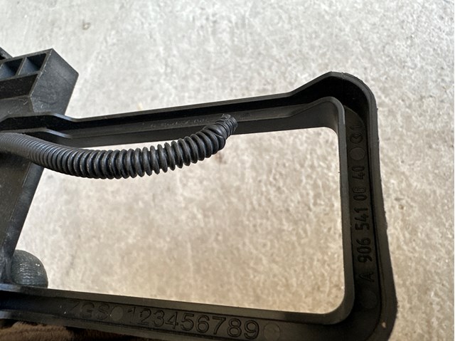 MERCEDES A9065410640 Подставка аккумулятора в наличии Павлоград