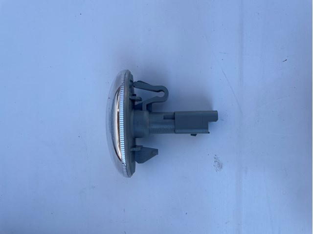 Повторитель поворота на крыло Citroen C-Elysee