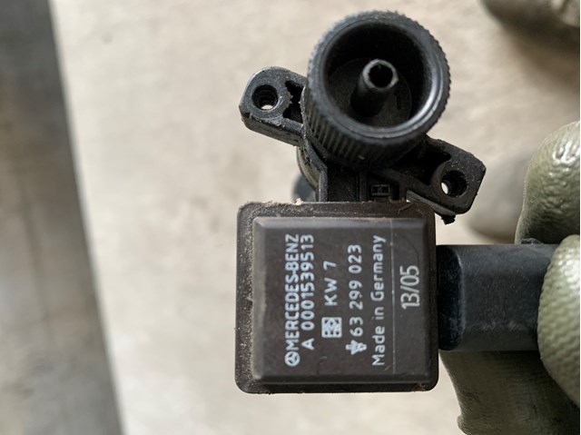 Датчик уровня воды топливного фильтра A0001539513 MERCEDES