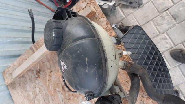 Водяной бачок системы охлаждения Мерседес-бенц Ц
