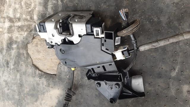 Замок передней пассажирской двери A2047200635 MERCEDES