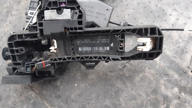 Держатель наружной ручки двери, передней левой A2047600534 MERCEDES