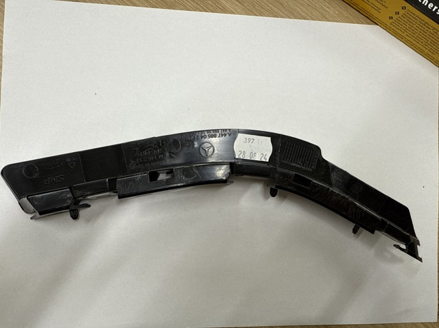 Левый кронштейн переднего бампера A4478800612 MERCEDES