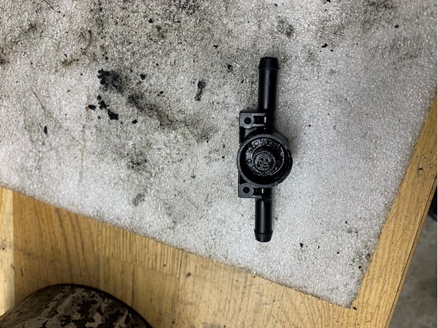 Обратный клапан возврата топлива Mercedes Sprinter I 2-t