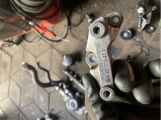 Кронштейт крепления форсунки A6110782741 MERCEDES