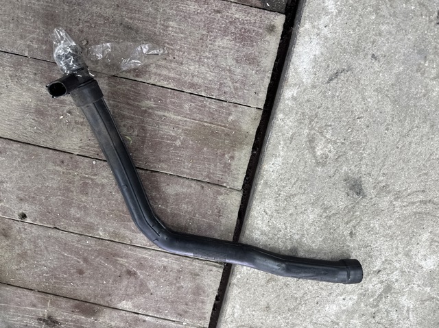 Трубка отвода картерных газов A6510101282 MERCEDES