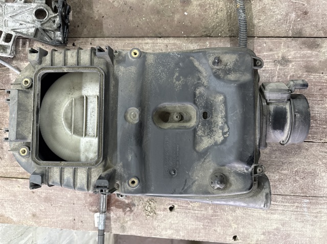  Корпус воздушного фильтра A6510901101 MERCEDES
