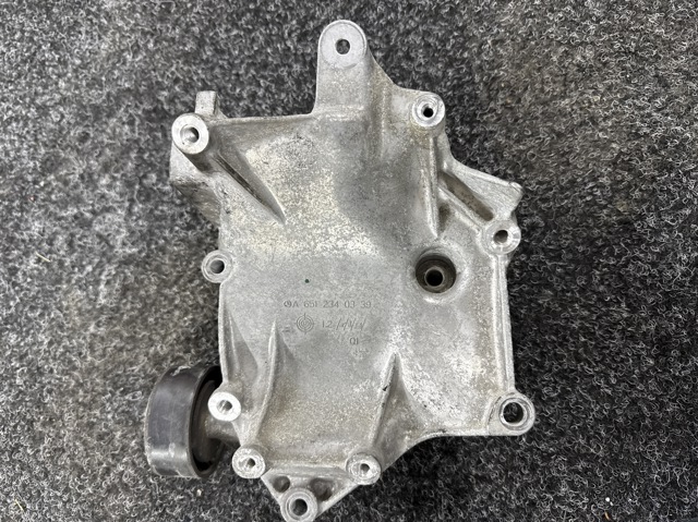Кронштейн компрессора кондиционера A6512340339 MERCEDES