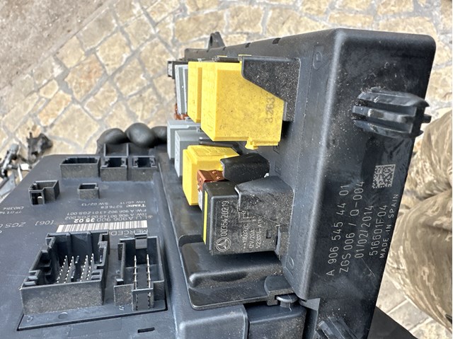 Коробка предохранителей A9065454401 MERCEDES