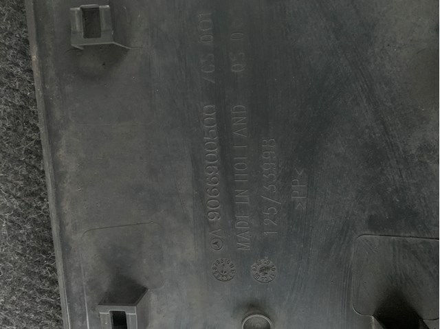 Молдинг передней правой двери, нижний A9066900500 MERCEDES