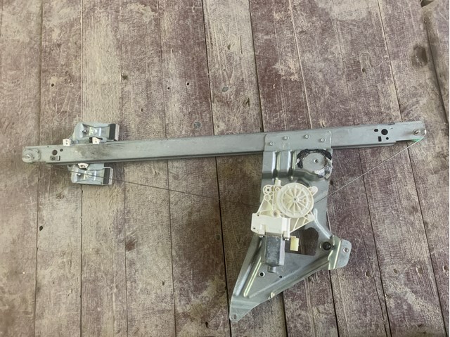 Стеклоподъемник передней двери A9067200046 MERCEDES