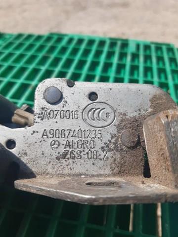 Замок задней левой распашной двери, нижний A9067401235 MERCEDES