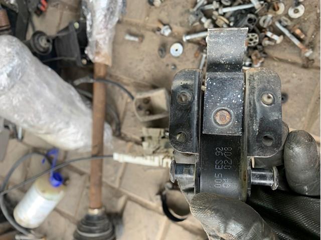 9067600428 MERCEDES Ограничитель задней двери купить в Тернополь