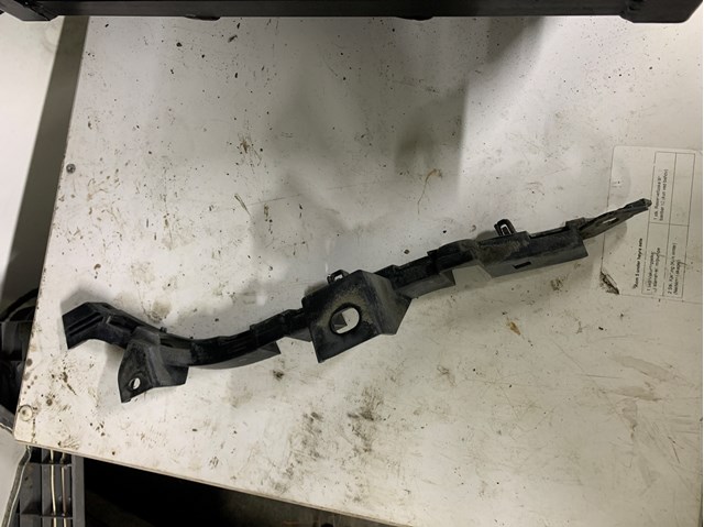 MERCEDES A9068890114 Кронштейн бампера переднего правый в наличии Киев