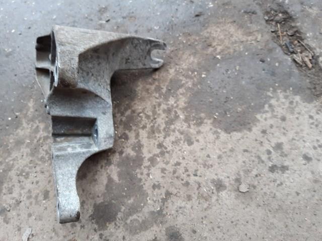 AV617M125AA FORD Кронштейн подушки КПП правый купить в Кривой Рог