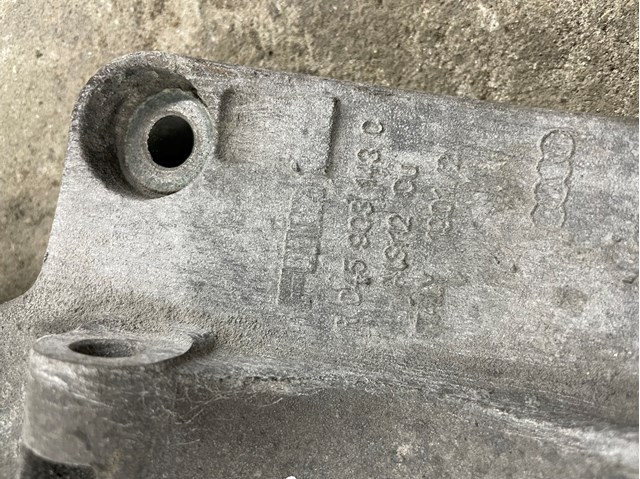 VAG R045903143C Кронштейн генератора в наличии Запорожье