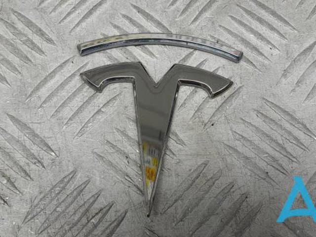 Эмблема на крышку багажника 104785400A TESLA