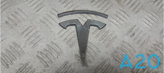 104785400A TESLA Эмблема крышки багажника купить в Одесса