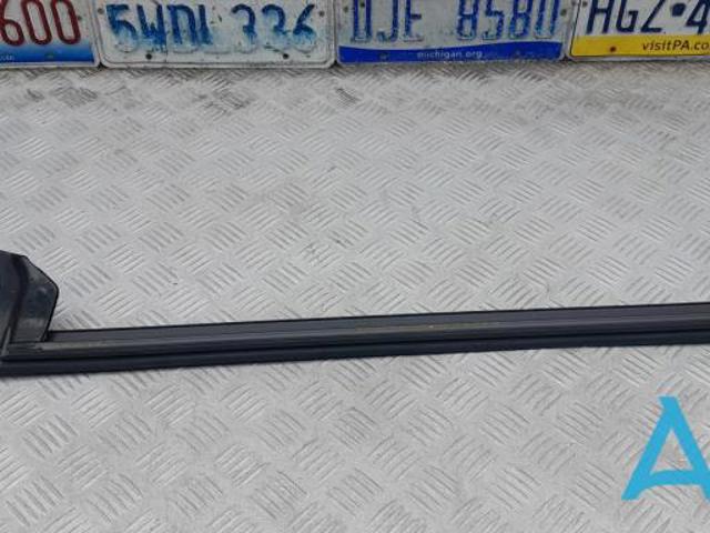 TESLA 109049600E Уплотнитель стекла двери передней правой внутренний (планка) в наличии Каменское