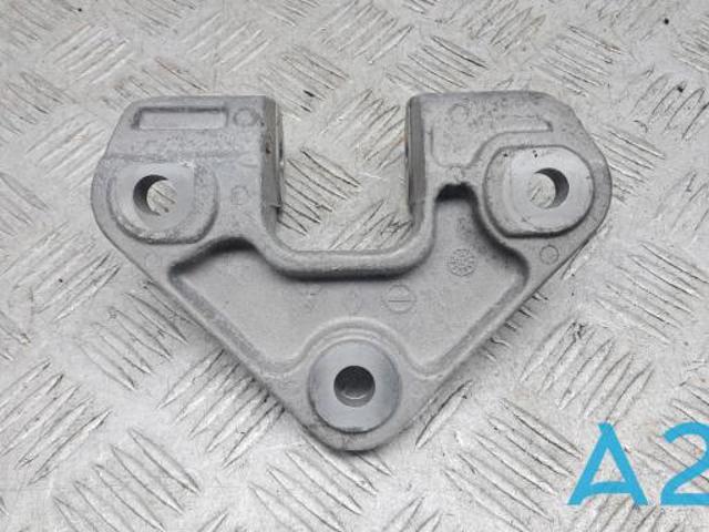 Кронштейн подушки (опоры) двигателя, задней 1092A299 MITSUBISHI