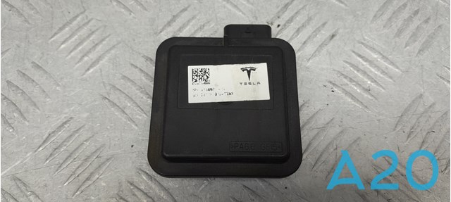 Блок управления системой открывания ворот гаража 111498400B TESLA