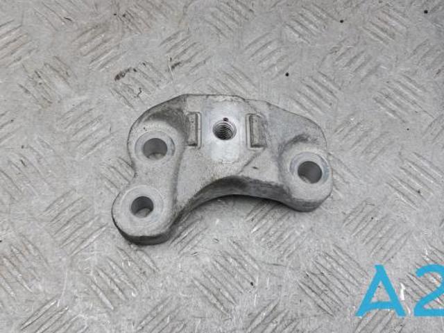 Кронштейн подушки (опоры) двигателя, правой 112315NA0A NISSAN