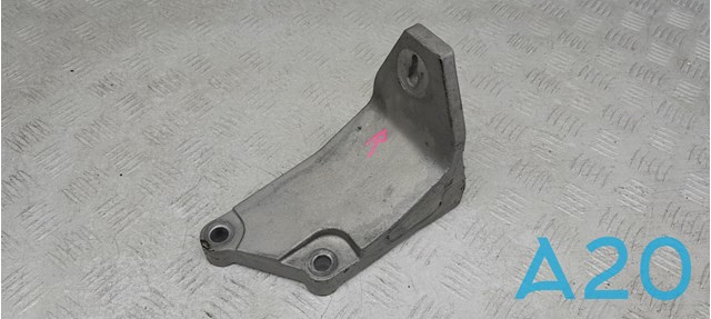 Кронштейн подушки (опоры) двигателя, правой 112323NF0A NISSAN