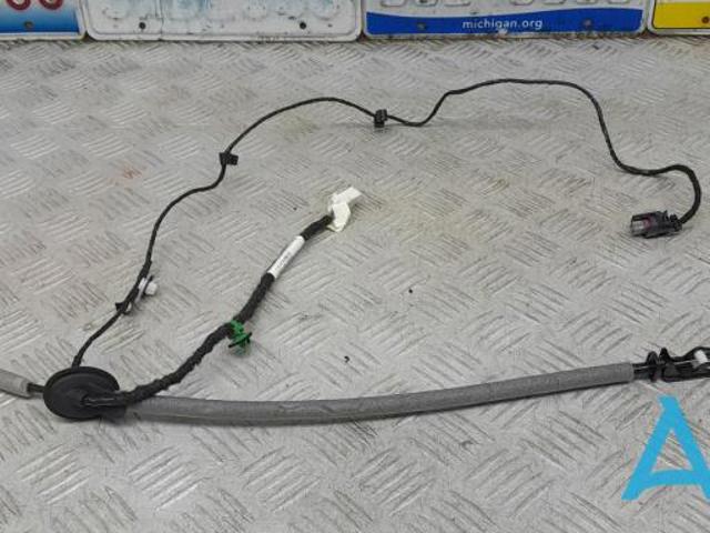 Трос открывания двери задней правой 11A972692E VAG
