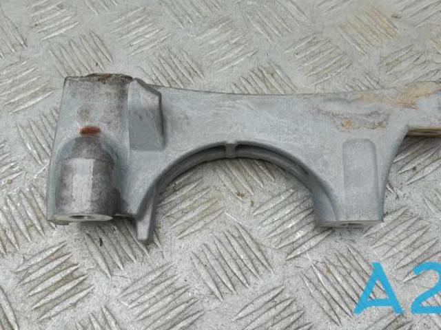 Кронштейн подушки (опоры) двигателя, правой 12341F0010 TOYOTA
