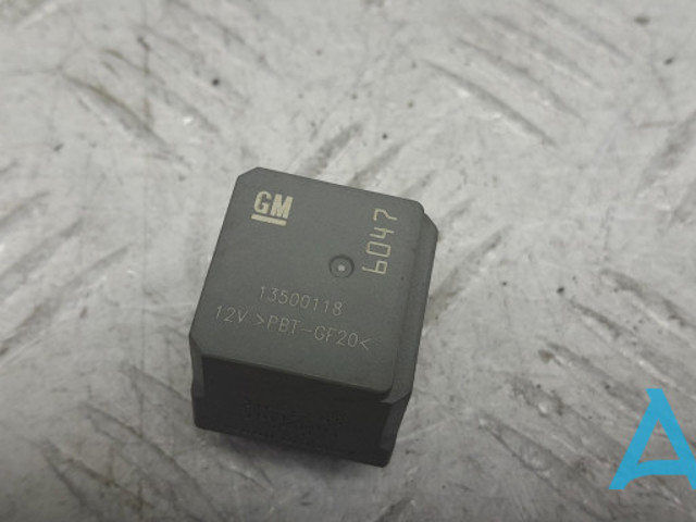 Реле компрессора пневмоподвески 13500118 GM