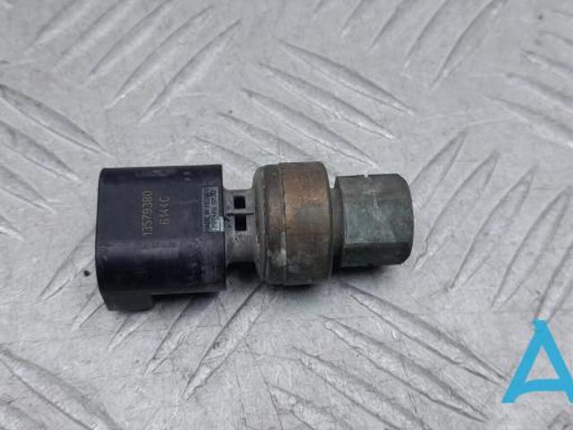 Датчик давления топлива 13516496 GM