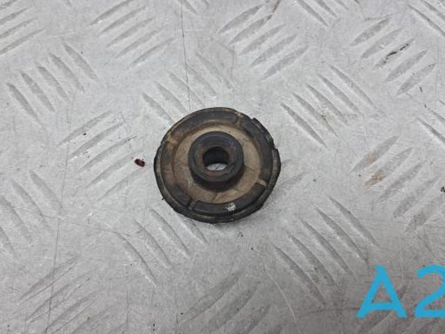 Подушка радиатора охлаждения, нижняя 1351A037 MITSUBISHI